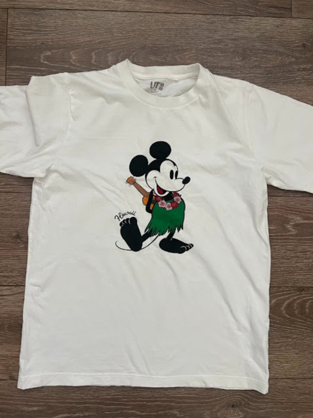 Uniqlo UT Disney Hawaii Mickey Mouse Short Sleeve T-Shirt Size Medium